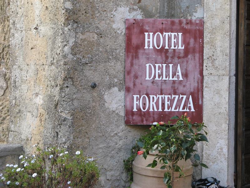 338 Hotel in alten Festungsmauern.JPG